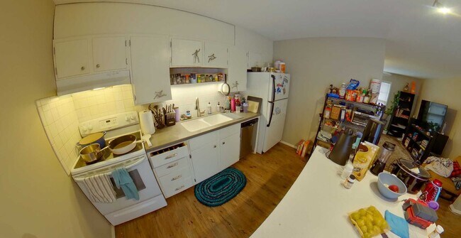 Foto del edificio - 3D Tour Available - Pet Friendly + Attached Garage + Washer & Dryer! Available August 1st!