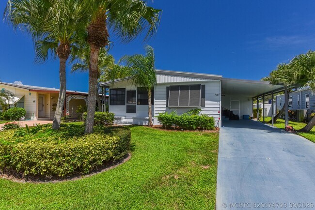 Building Photo - 7983 SE Saratoga Dr