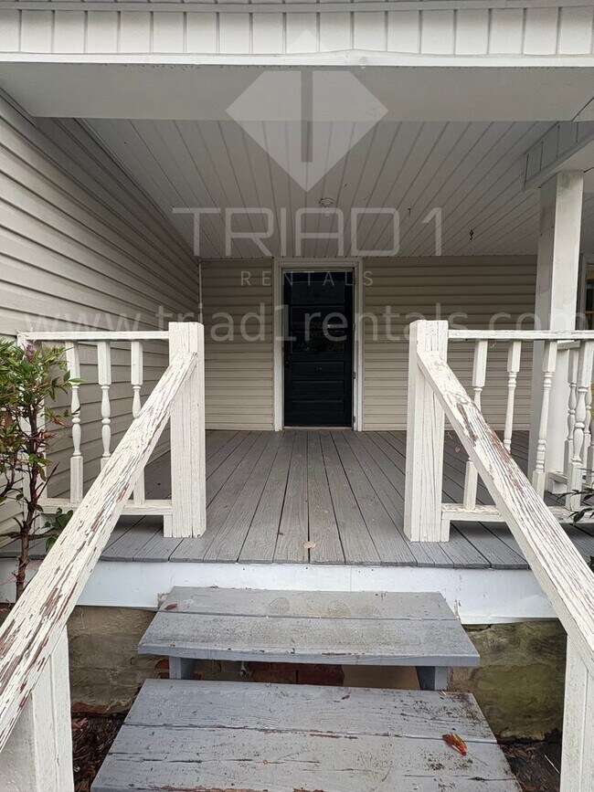 Building Photo - 2423 Patria St