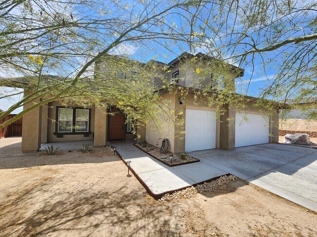 Foto del edificio - 4 Bedroom in Desert Knoll Community **COMI...