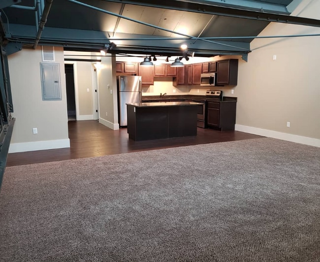 Building Photo - 411 Brady St