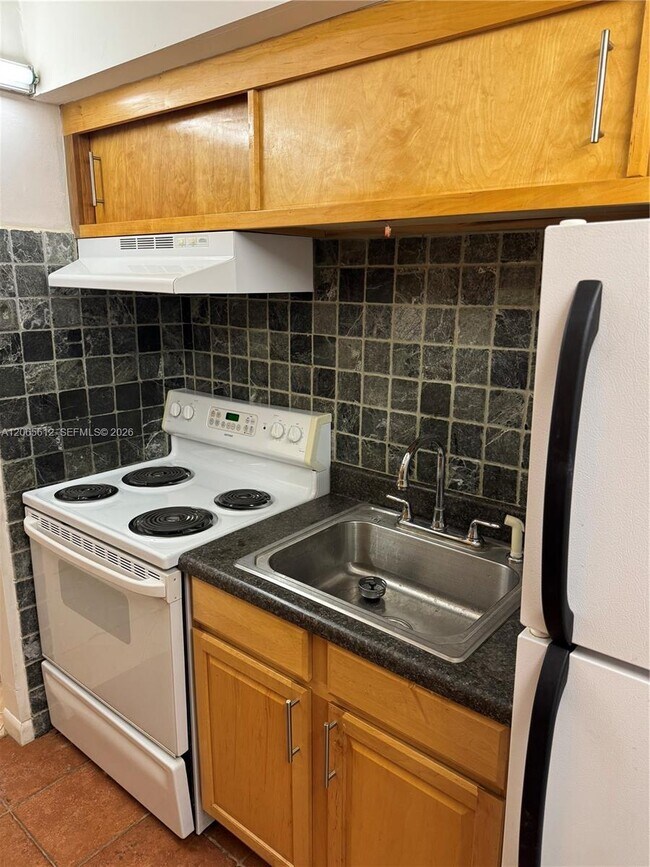 Building Photo - 10762 La Placida Dr