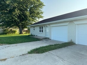 Building Photo - 2665 Cicero Rd