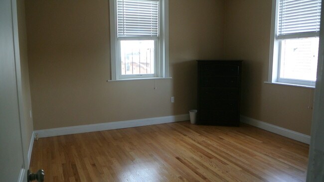 Building Photo - 36 Weeden St