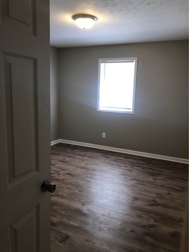 Building Photo - 137 Meadowlark Dr
