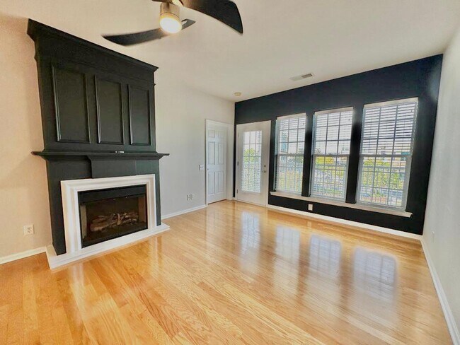 Building Photo - 15081 Santa Lucia Dr