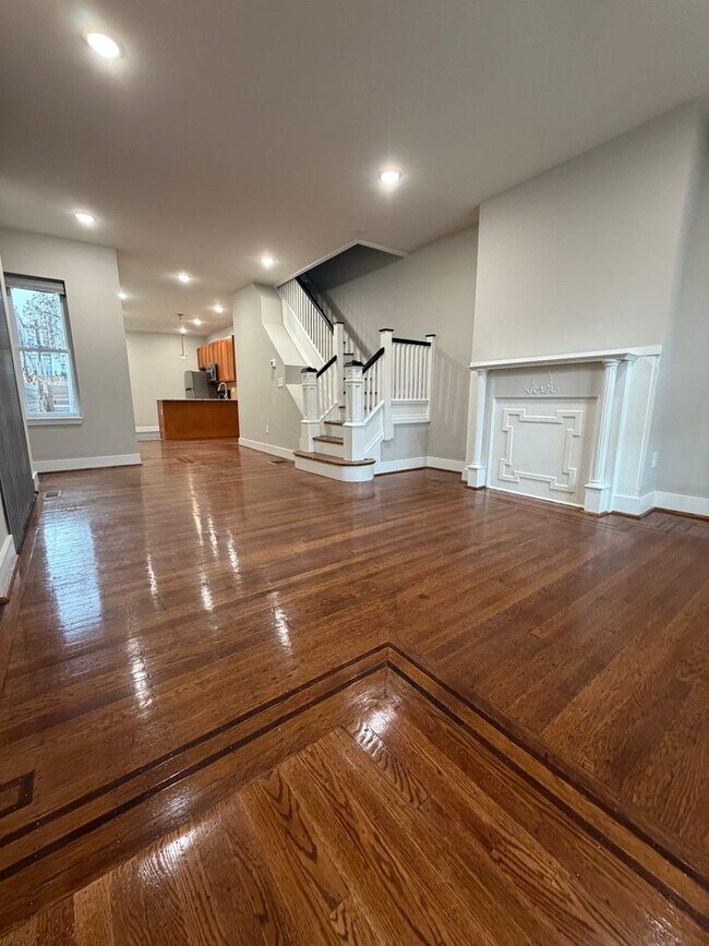 Foto del edificio - ??? NEWLY RENOVATED 3 BEDROOMS & 2.5 BATH HOUSE LOCATED IN HADDINGTON