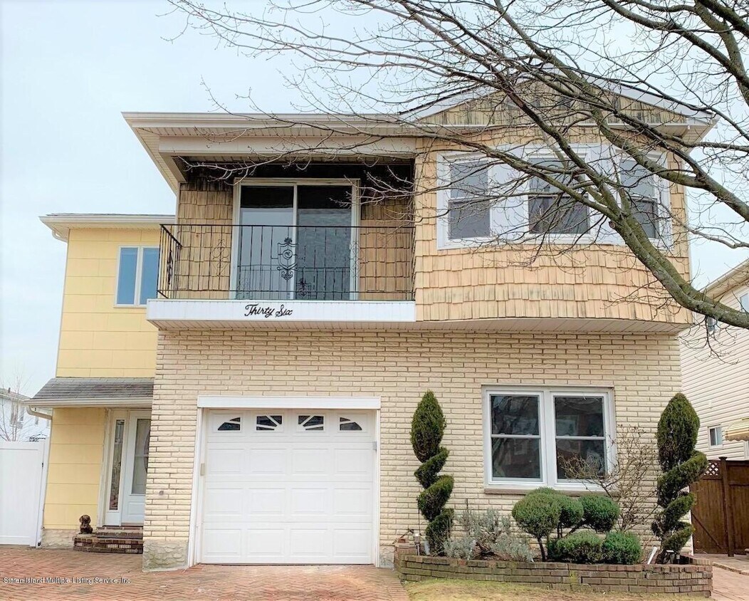 36 Purdue Ct, Staten Island, NY 10314 Room for Rent in Staten Island