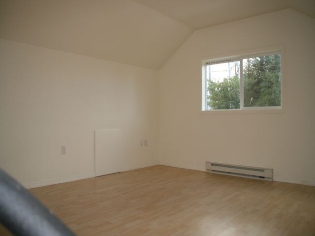 Building Photo - 543 E Residence St