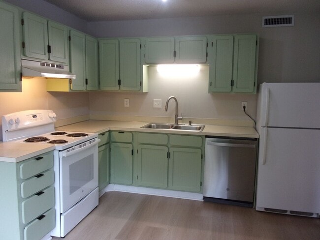 Foto del edificio - 2 Bedroom 1 Bath Condo with Private Deck i...