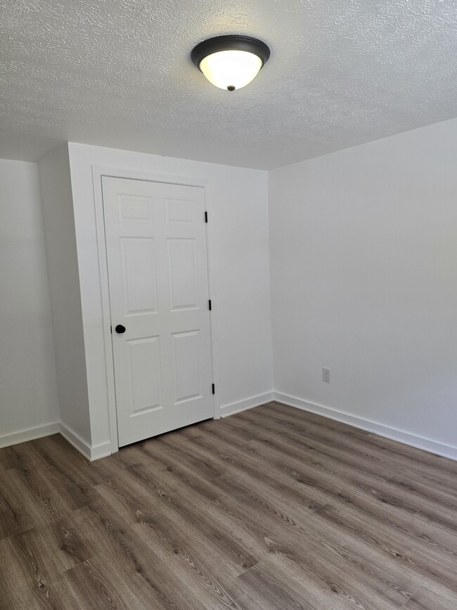 Building Photo - Loft Apt #6