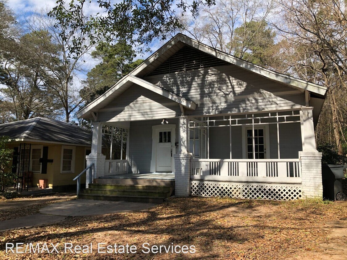Primary Photo - 3 br, 1 bath House - 616 College