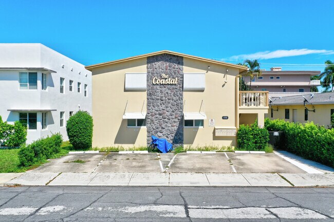Building Photo - 122 S Lakeside Dr