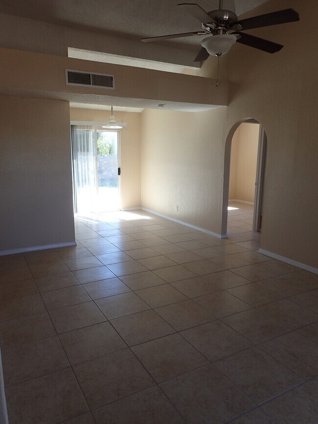 Foto del edificio - 11500 Bob Mitchell Dr