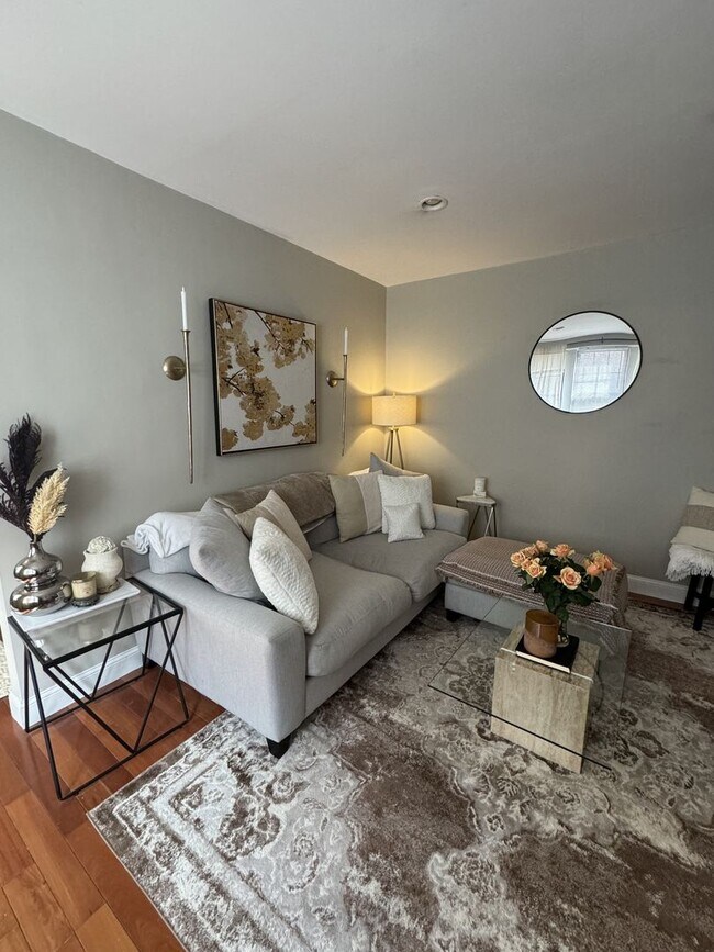 Foto del edificio - Check out this 1 bed in Fenway