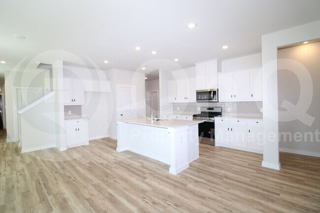 Building Photo - 330 Fire Rock Dr