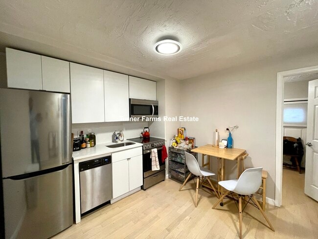 Building Photo - 89A Hudson St