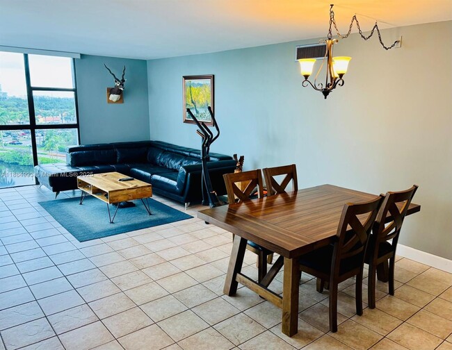 Foto del edificio - 3701 N Country Club Dr