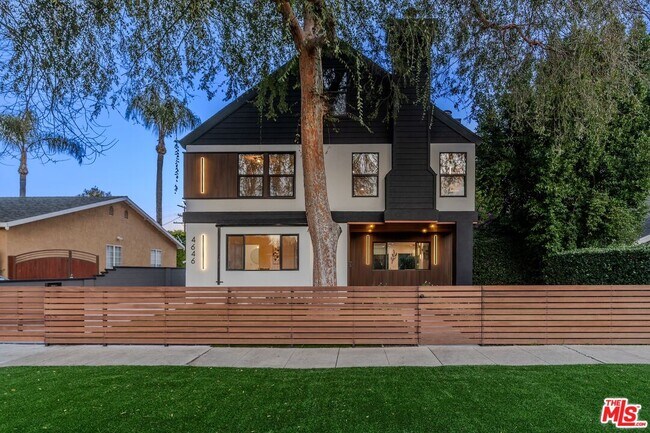 Building Photo - 4646 Noble Ave