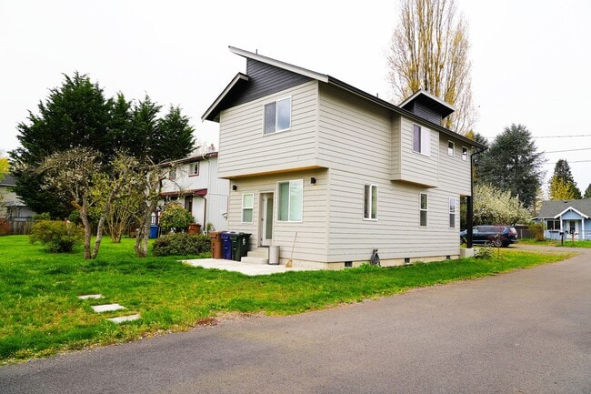 Building Photo - Elegant 3 Bedroom Home In Tacoma