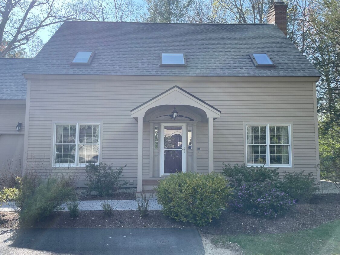 Primary Photo - Beautiful 2 Bedroom Townhouse