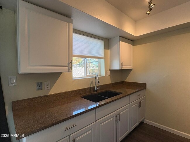 Building Photo - 808 N 95th Dr
