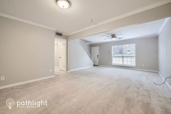Building Photo - 606 Shelmar Dr
