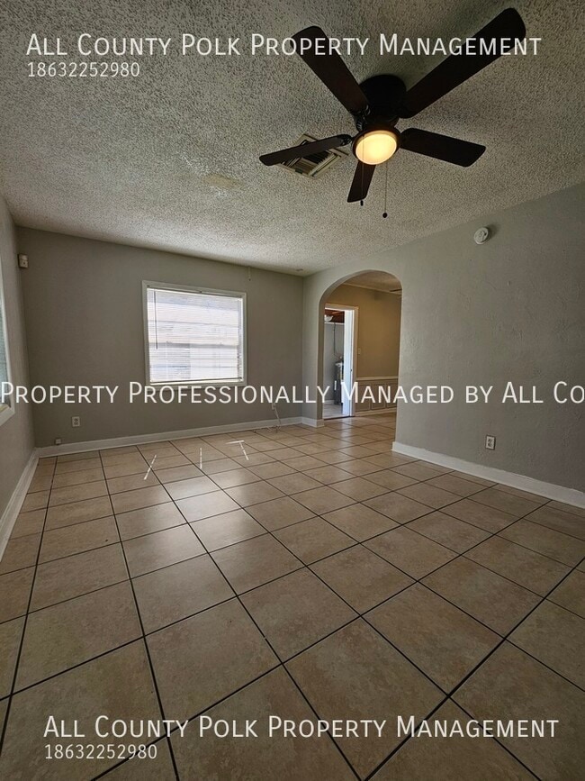 Foto del edificio - Beautiful 3 Bedroom House Near Lake Bonny ...