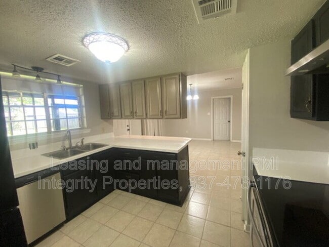 Building Photo - 1604 Southwood Dr