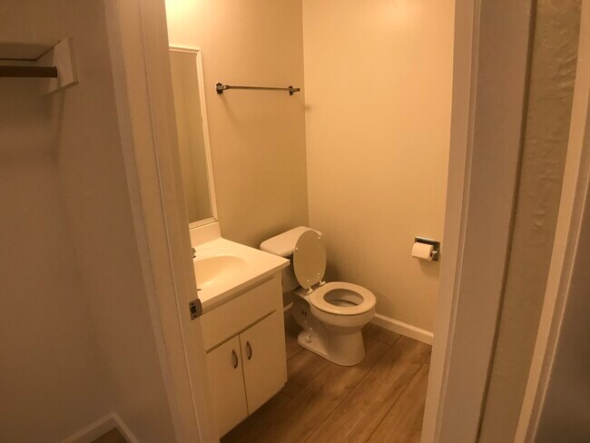Foto del edificio - 5742 Canna Ln