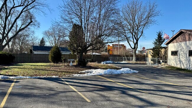 Foto del edificio - 304 E Hawthorne Dr