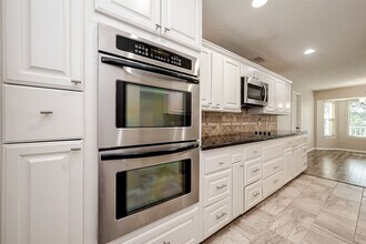 Building Photo - 131 Cove Cir