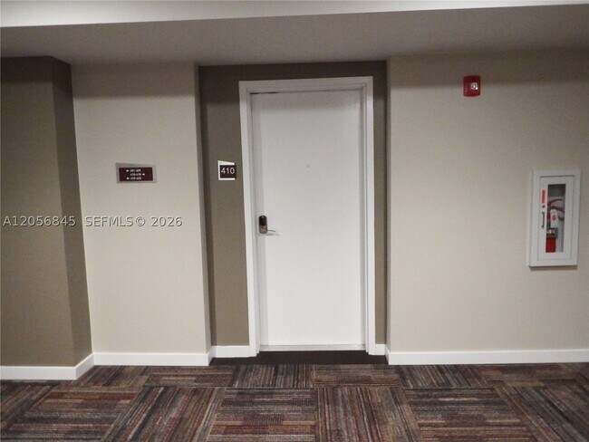 Foto del edificio - 7825 NW 107th Ave