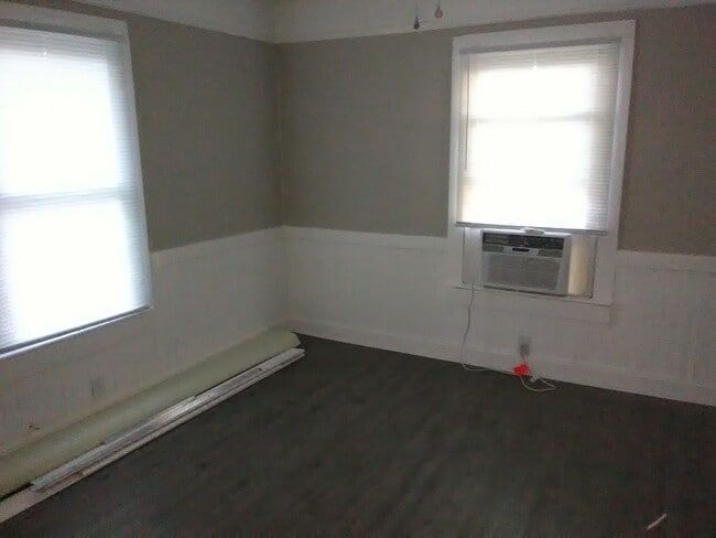 Building Photo - 993 Wellman St