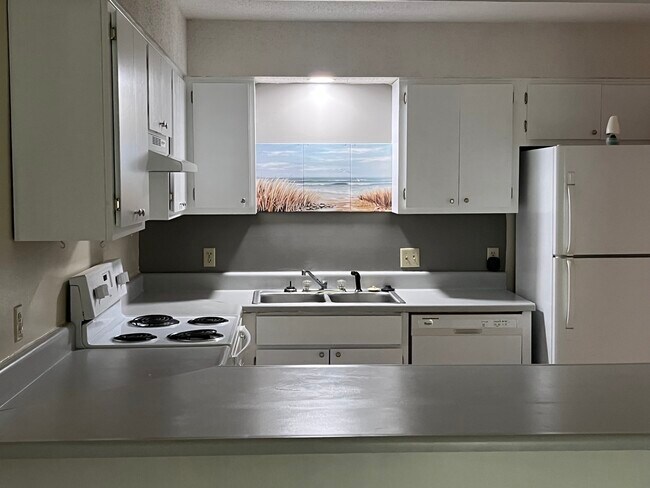 lovely, upgraded kitchen - 26 8th St