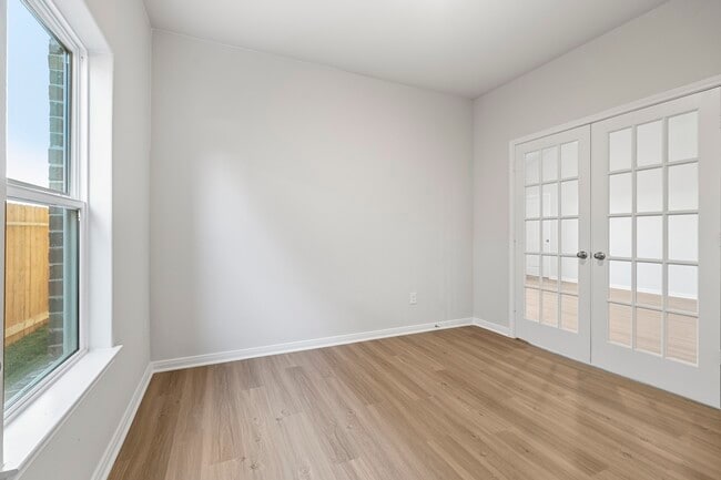 Foto del edificio - 421 Lgt Smt Dr