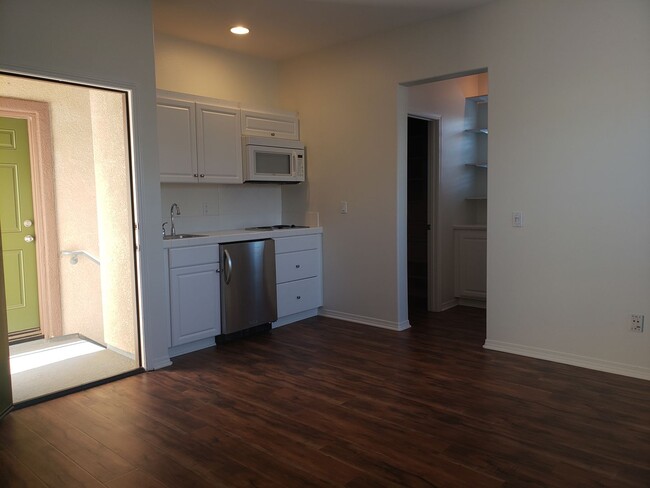 Foto del edificio - 2nd Floor Studio Apt. in Riverpark at the ...