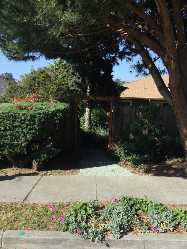 Primary Photo - 18405 Carmel Dr