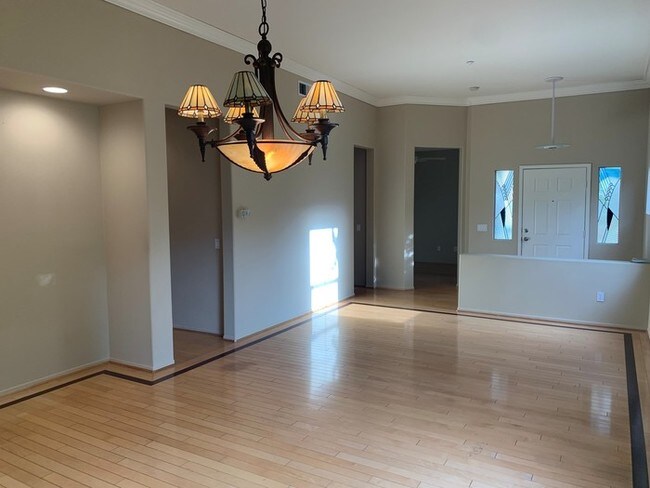 Building Photo - 3069 Maplewood Pl