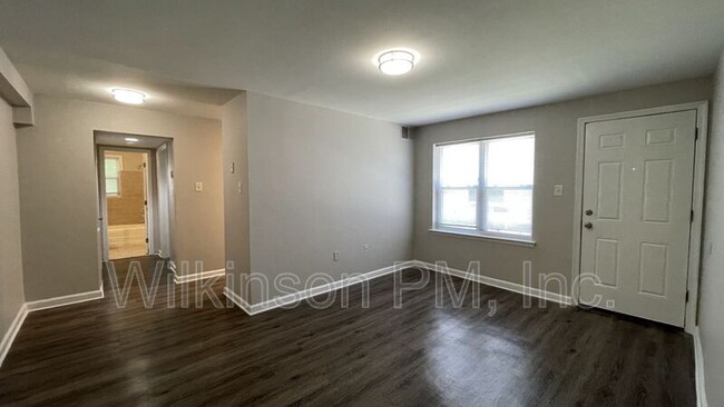 Building Photo - 319 2nd Ave