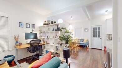 Building Photo - 114 Hudson St