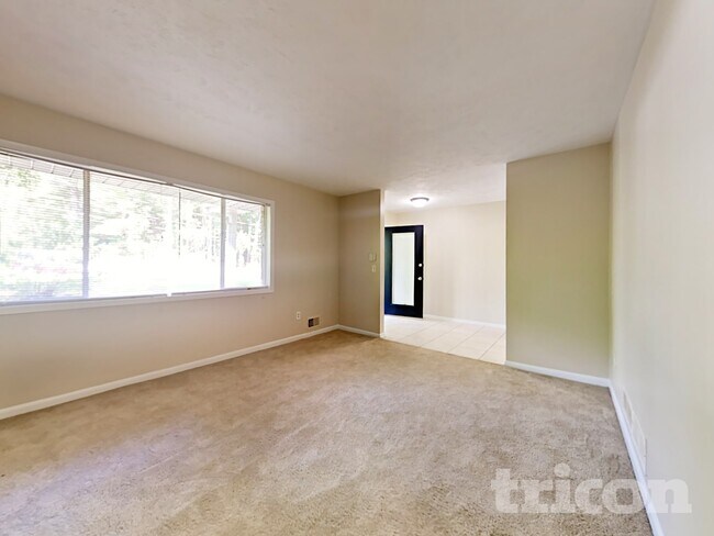 Building Photo - 543 Barbashela Cir