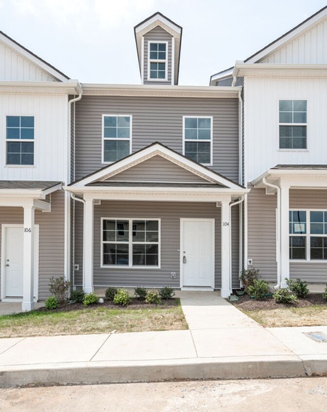 Primary Photo - Lovely Townhome in Columbia!