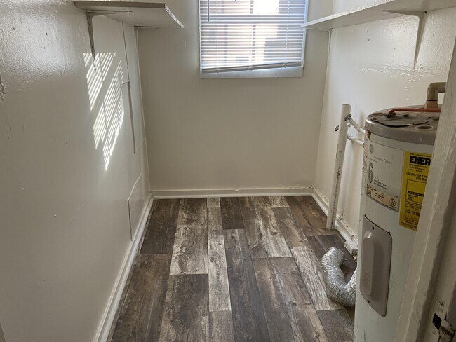 Foto del edificio - 407 E Mary St