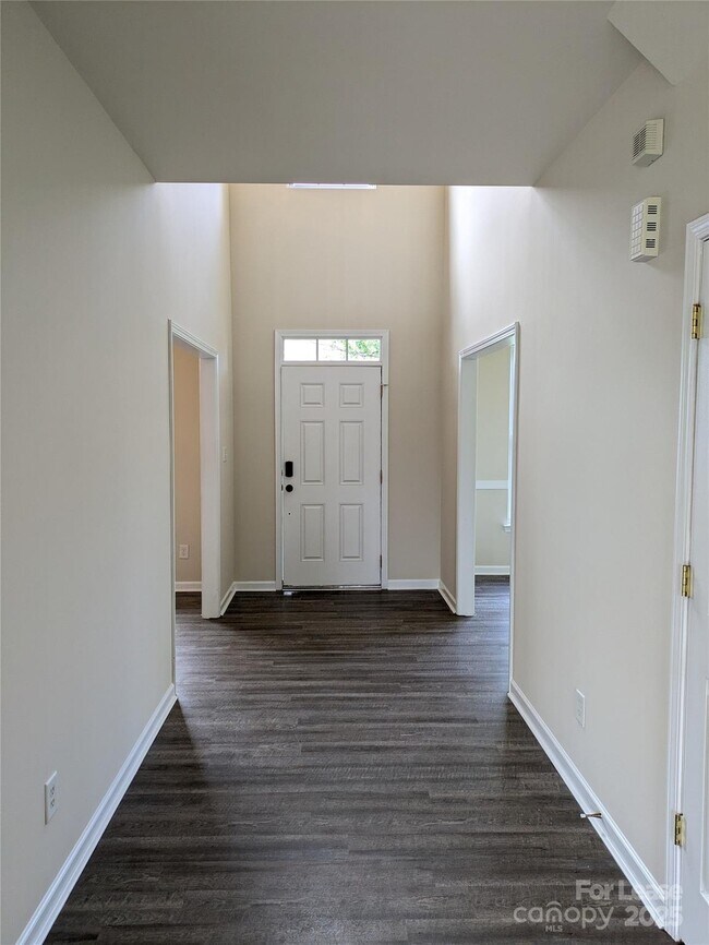 Foto del edificio - 117 Stallings Mill Dr