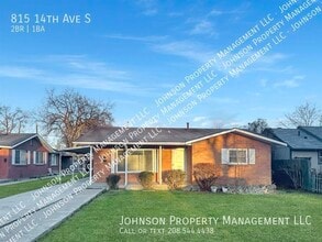 Building Photo - 815 14th Ave S