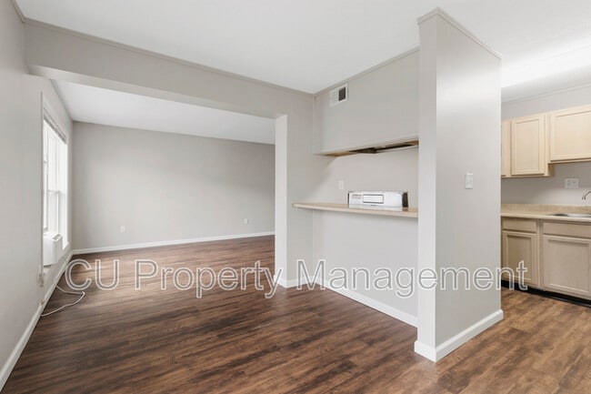 Foto del edificio - 1605 N Willow Rd