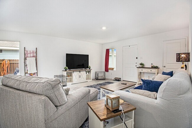 Foto del edificio - 3624 Bluebird Ln