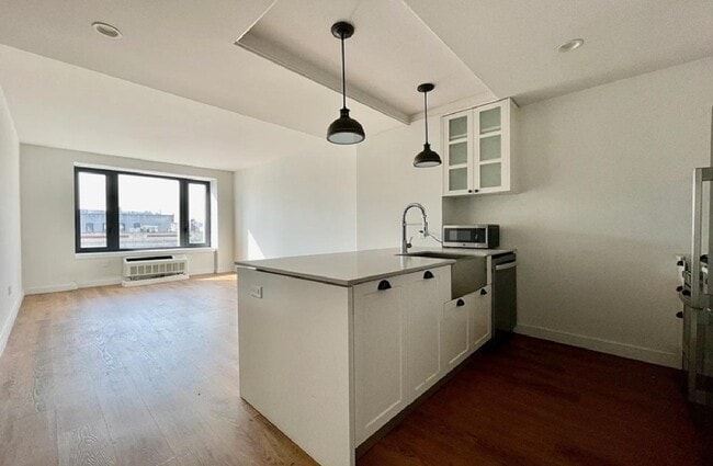 Building Photo - 409 Eastern Pkwy