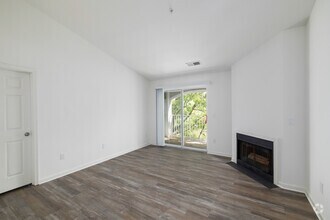 2BR, 2BA - 1,010SF - Living Room - Market Rate - Coppermine Run